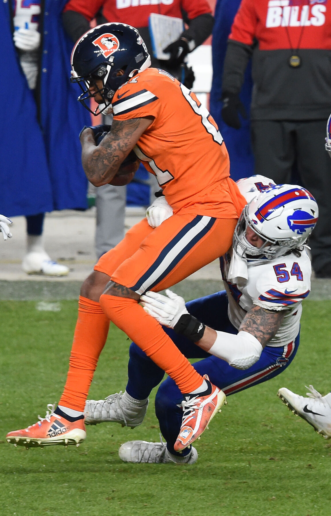 122020-s-broncosbills 13.JPG